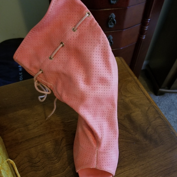 NIB Mona Mia Faux Booties - Picture 10 of 10